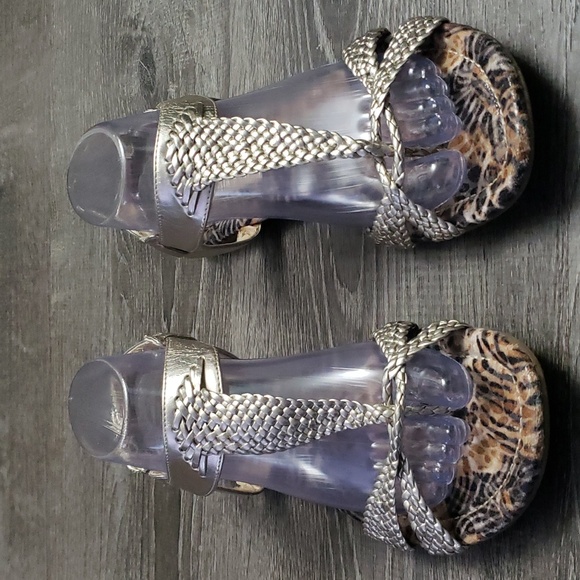 Enzo Angiolini Eatriton Thong Full Support Back Strap Gold Woven Sandals Sz 9.5 - Picture 2 of 10